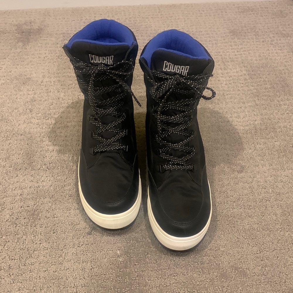 Womens Cougar black snow boot size 9